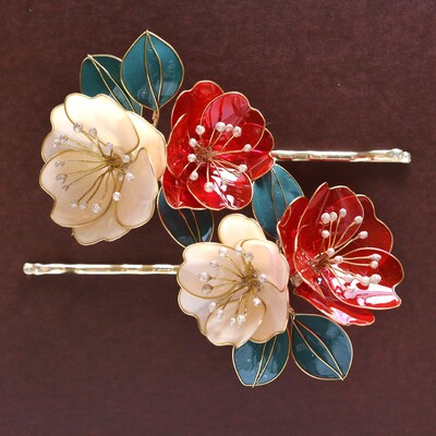 桜×金魚×アートの美しいコラボ！ピンクの光に包まれた空間で金魚と一緒